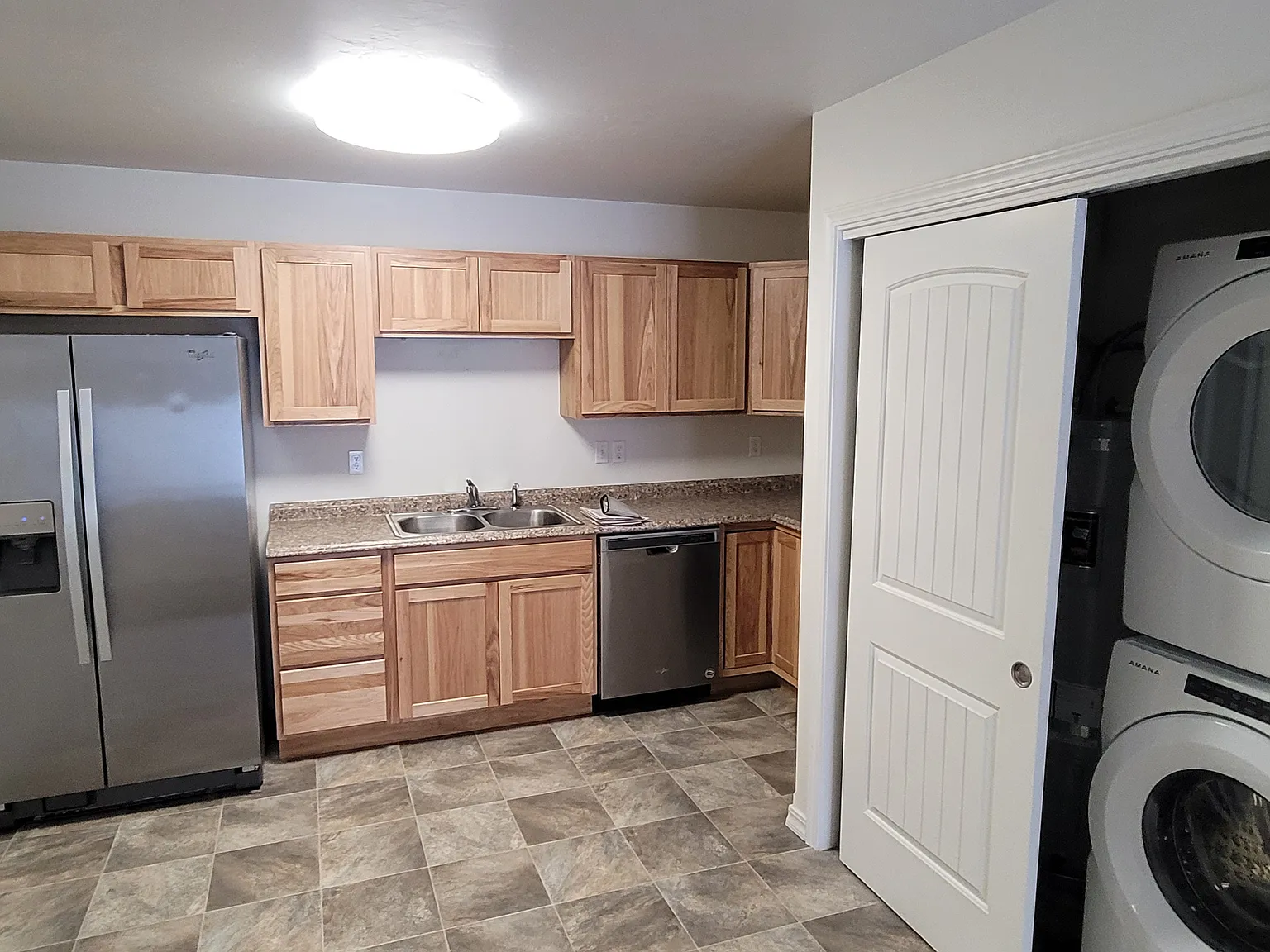 3 Bed and 2 Bath Condo. Pet friendly. W/D In Condo — Photo 2