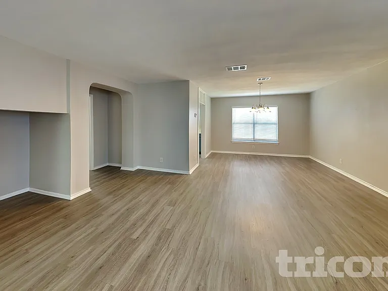 8015 Chestnut Barr Dr — Photo 3