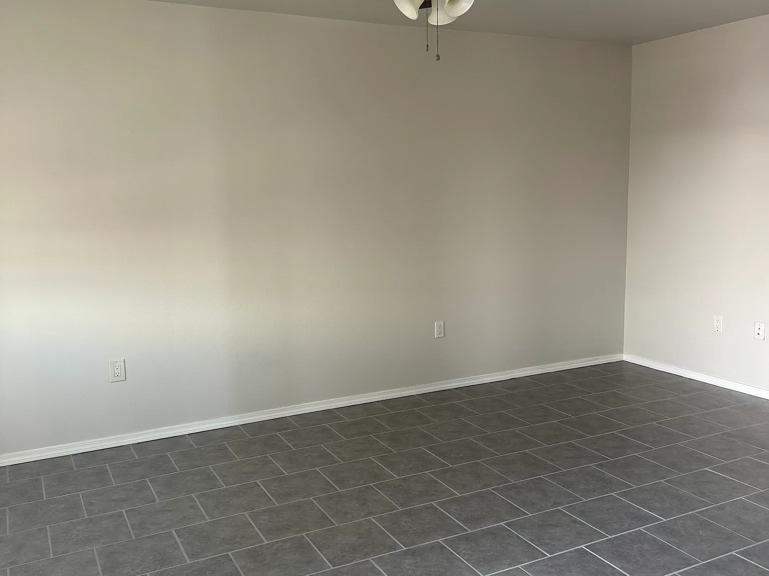 2 bed, $1,000 — Photo 4