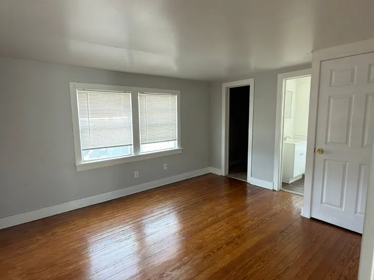 2304 Avenue V — Photo 5