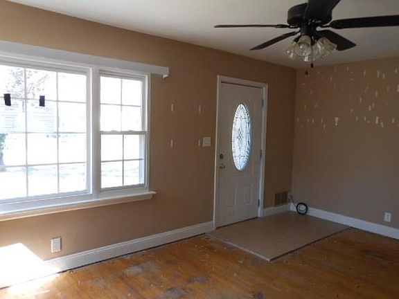 4th image of 1408 S Saint James Blvd