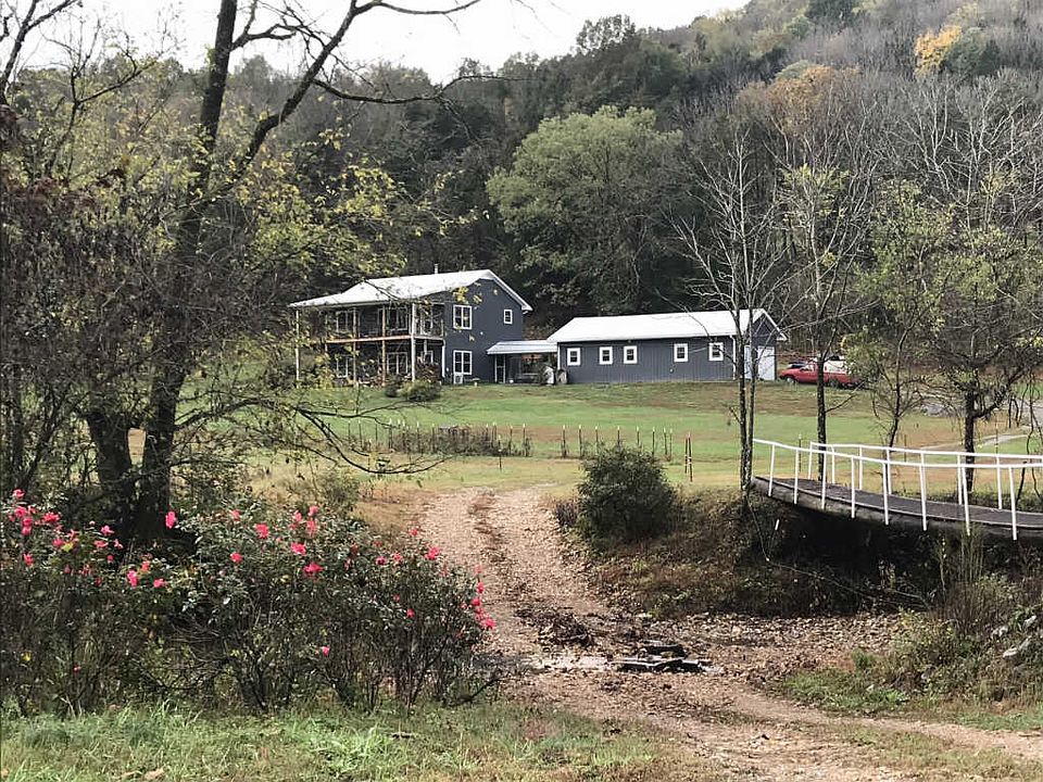 1st image of 176 Paddocks Ln