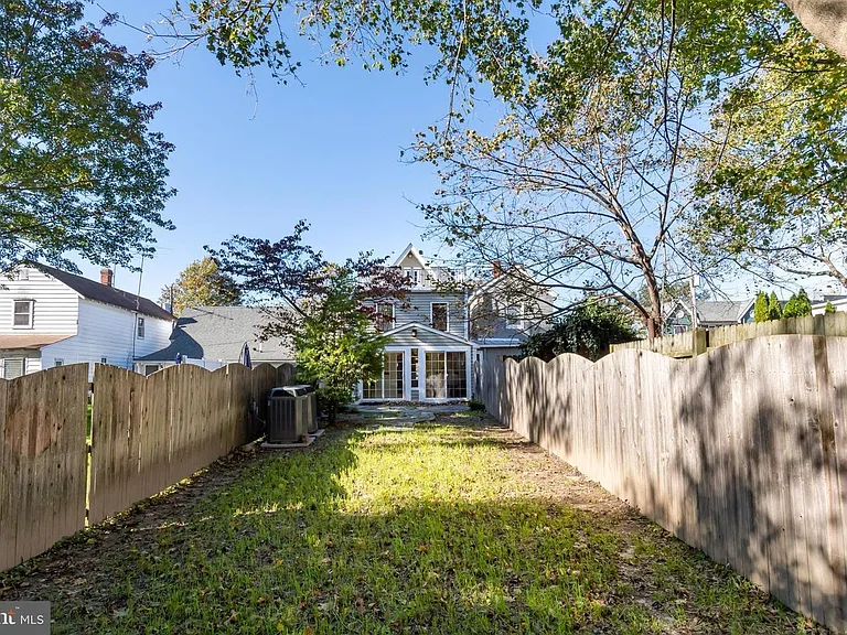 103 S College Ave — Photo 35