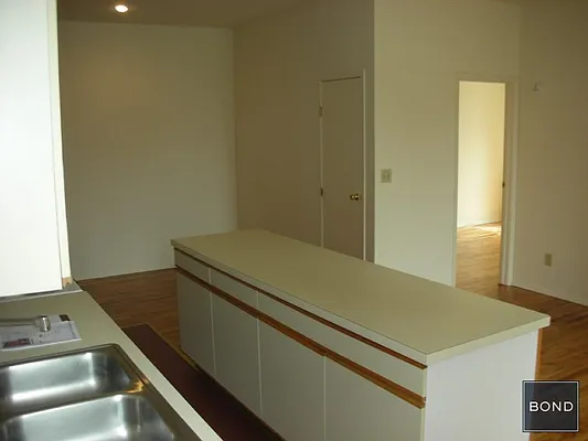 Rented by Bond New York | media 9