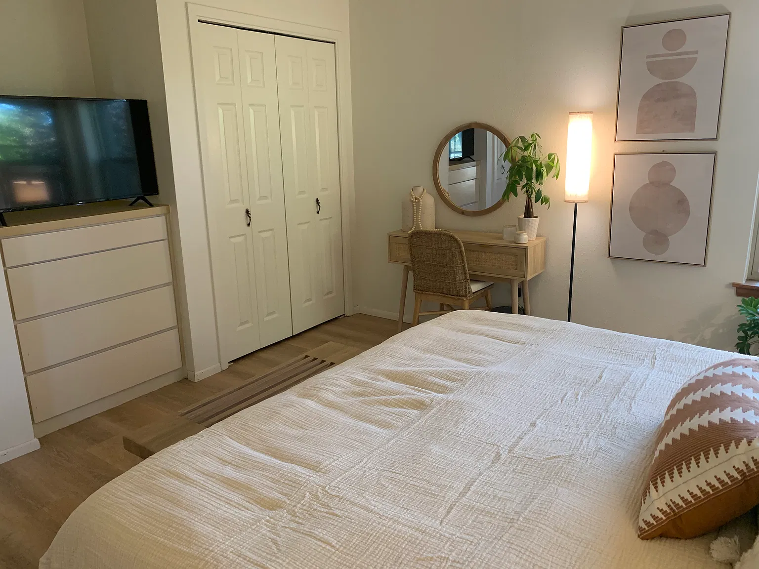2812 Plaza Rojo — Photo 3
