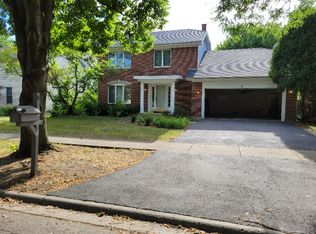 4 Taylor Ct, Bolingbrook, IL 60490