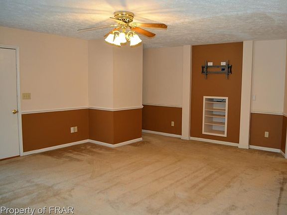 2nd image of 2952 Peacock St