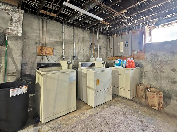 5th image of 807 Westgate Ave