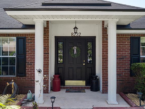 5th image of 8232 Leafcrest Dr