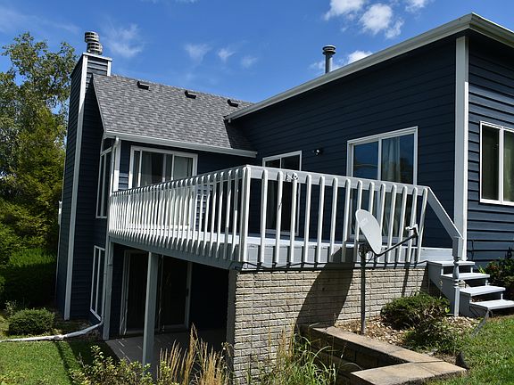 3rd image of 585 Fairway Dr