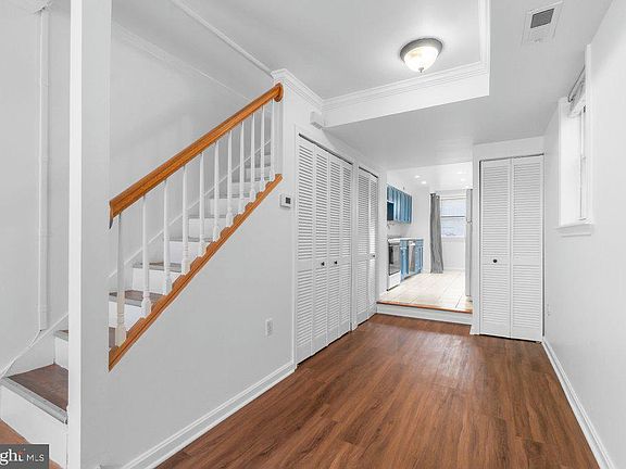 5th image of 241 S Chapel St