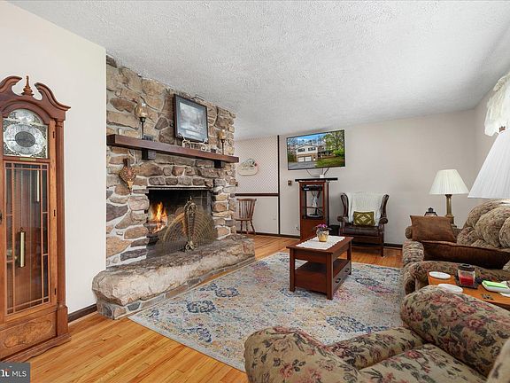 5th image of 3691 Green Spring Rd