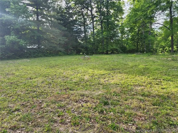  Whispering Woods Drive NW, New Salisbury, IN 47122