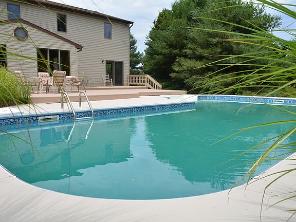 3rd image of 213 Wye Harbor Dr