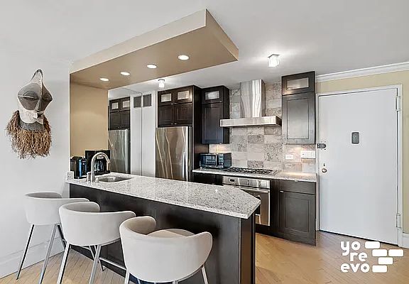 4th image of 77 7th Ave APT 14J