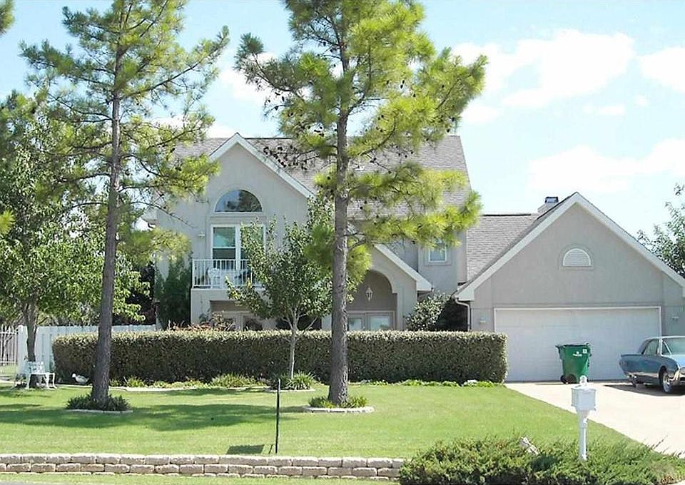 1st image of 4 NW Stonebrook Dr