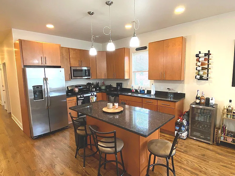 2301 N Maplewood Ave #2W — Photo 2