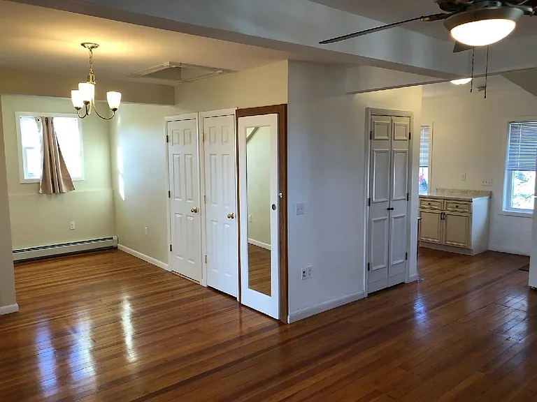 40 E Barrows St #3 — Photo 2