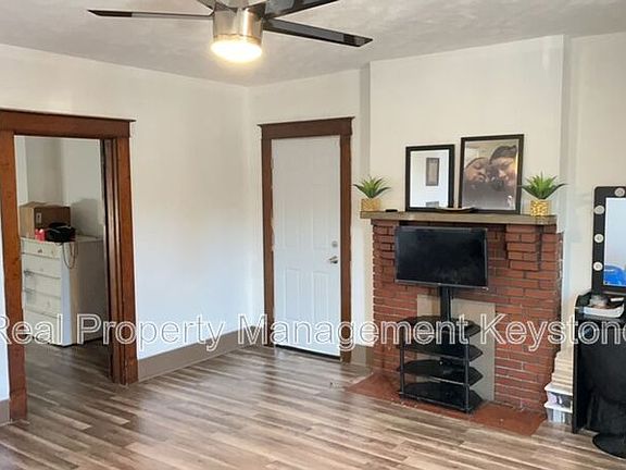 3rd image of 1247 Chartiers Ave Unit 3