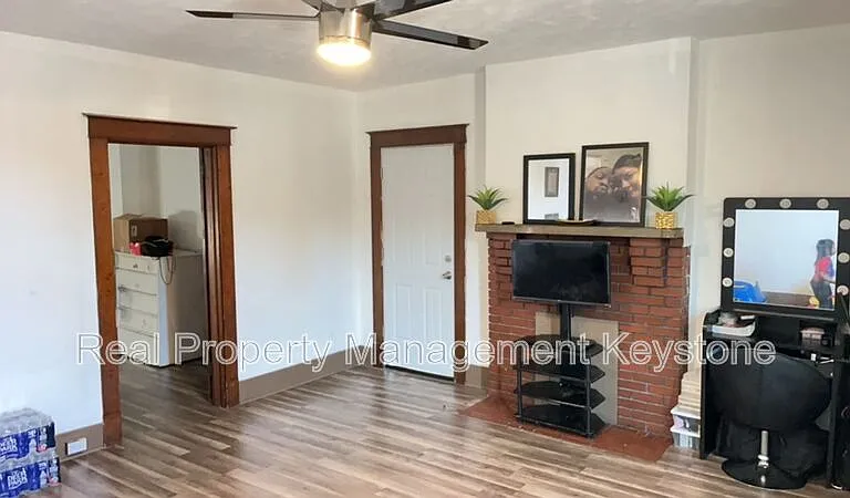 1247 Chartiers Ave #3 — Photo 3