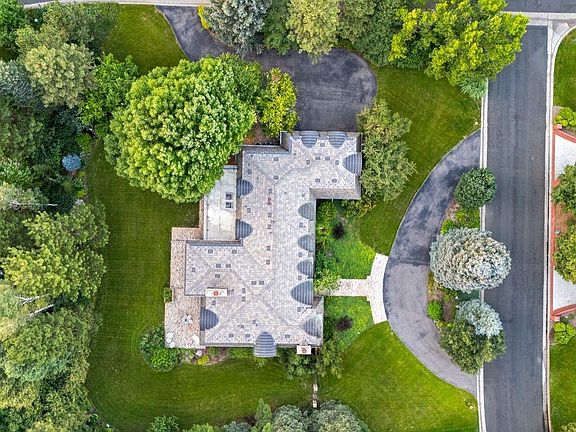 3rd image of 4703 S Elizabeth Court