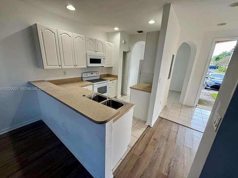 1934 SW 60th Ave