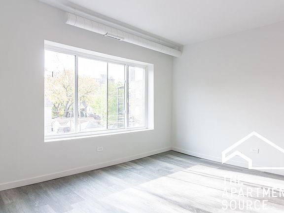 4th image of 1710 W Glenlake Ave APT 2