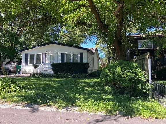 2nd image of 33582 N Oakland Dr