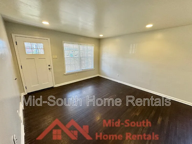 1060 Paul Pl — Photo 6