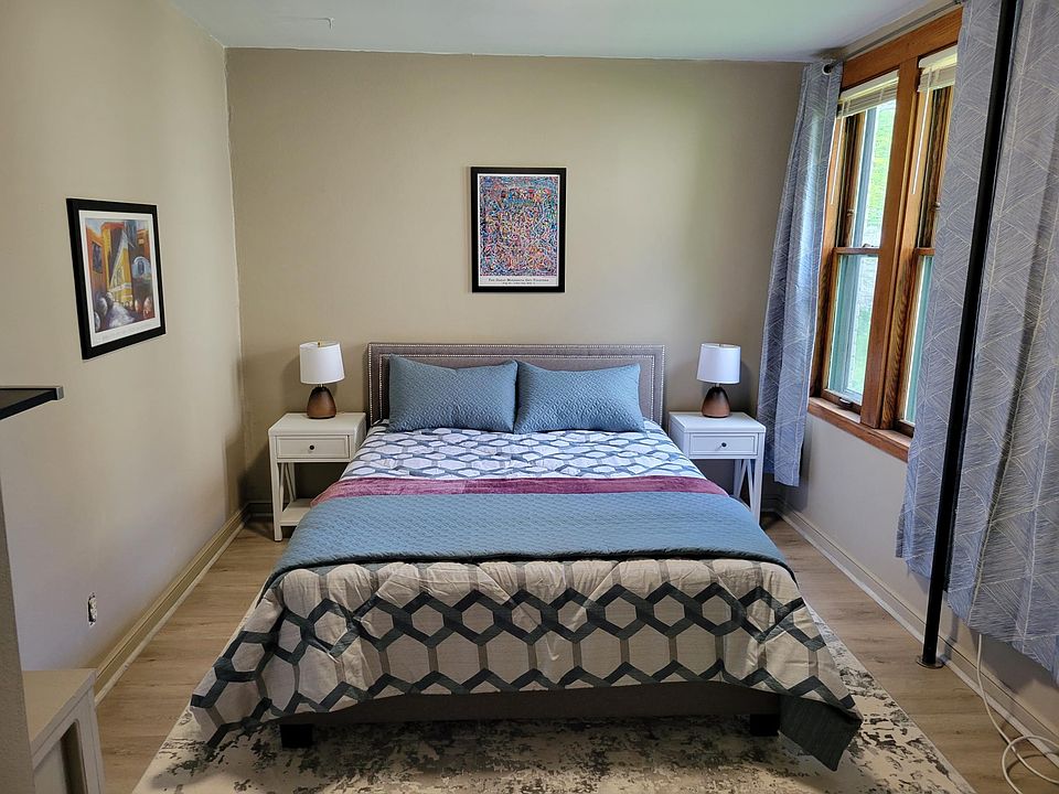 1st image of 1125 Chatsworth St N #6