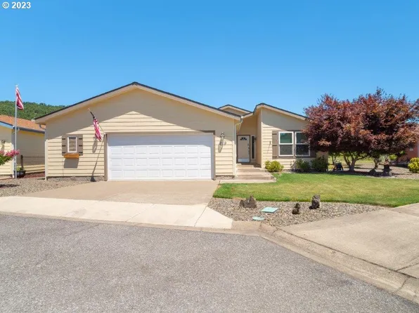 219 Jessica Lynn Ln, Roseburg, OR 97471