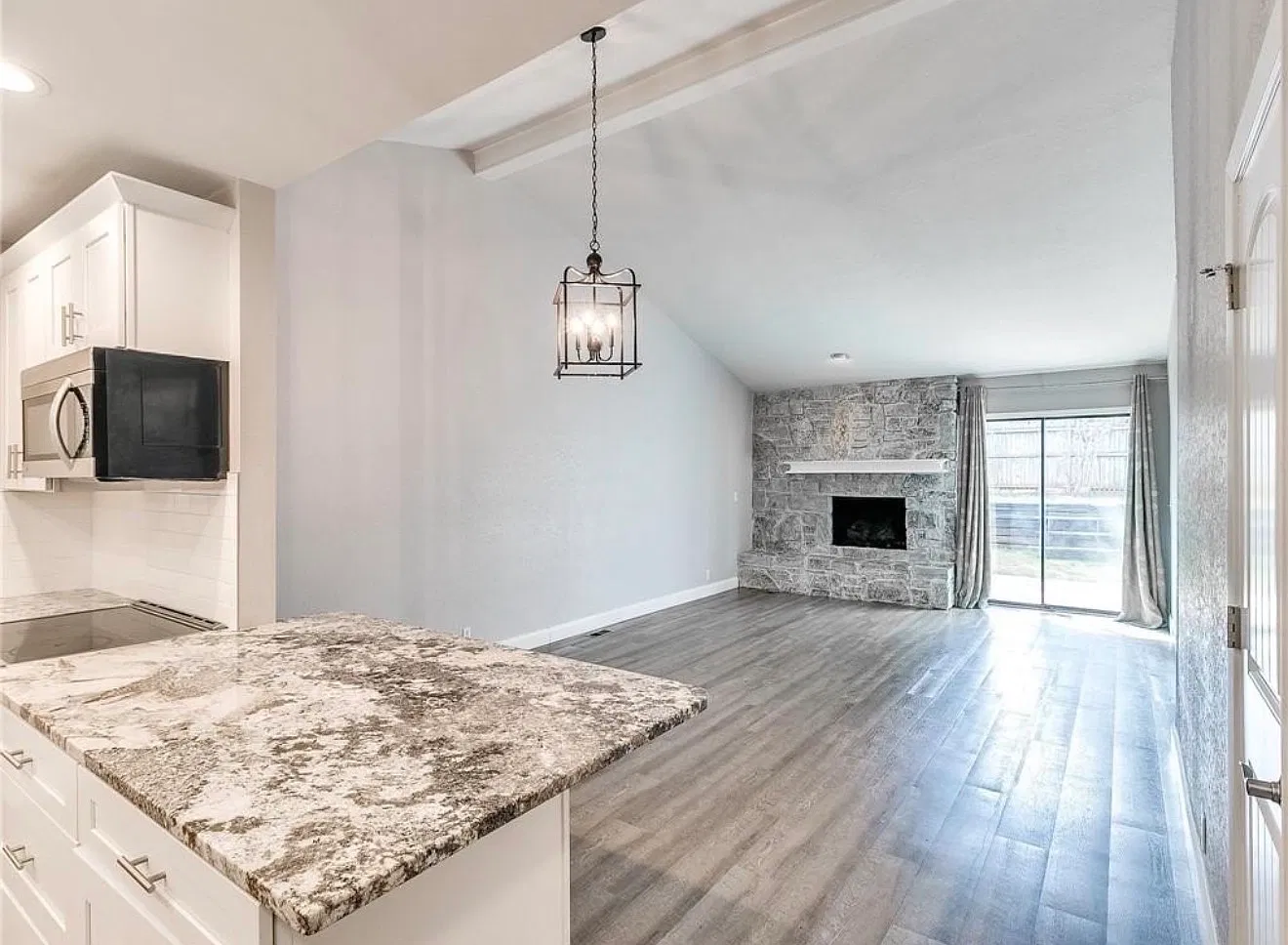 2 bed, 972 sqft, $1,300 — Photo 4