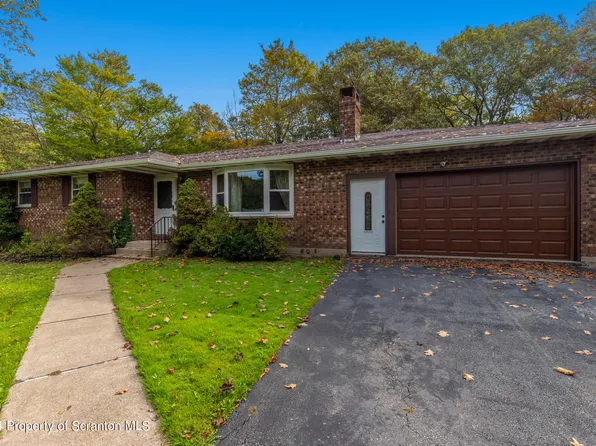 296 Elkview Dr, Clifford Township, PA 18421