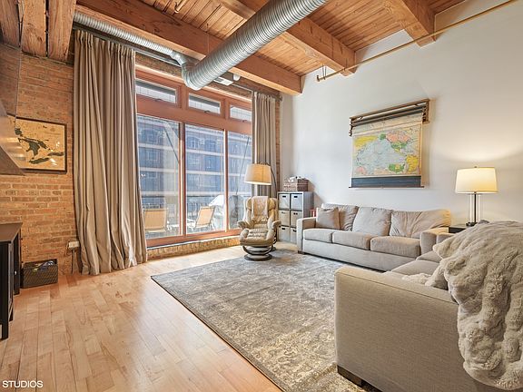 4th image of 360 W Illinois St APT 317