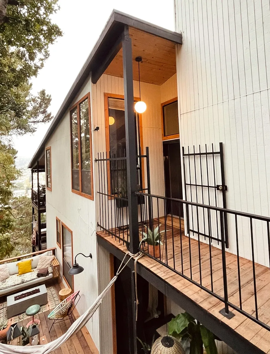 Side view of house - 565 Jackson St
