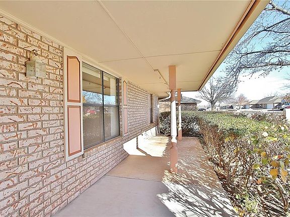 2nd image of 141 W Vail Dr