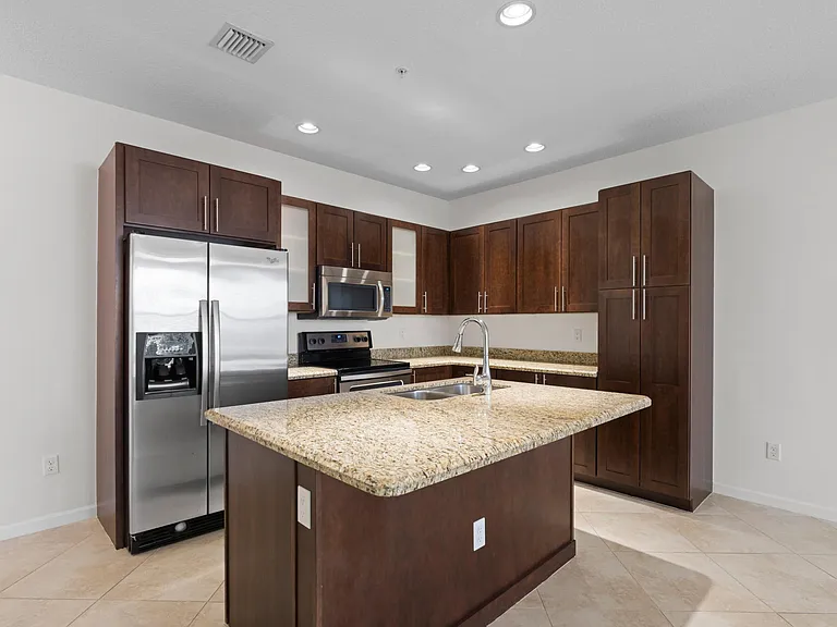 1439 NW 49th Ln — Photo 8