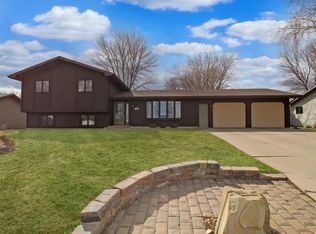 1832 15th St SW, Minot, ND 58701