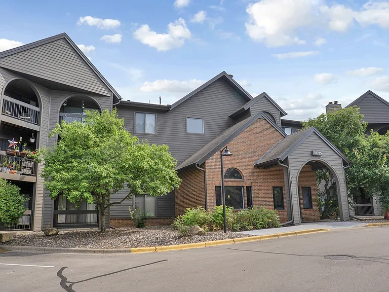 The Woodlands of Minnetonka Apartments — Photo 54