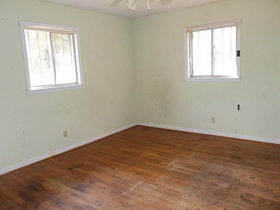 5th image of 324 Hillcrest Dr