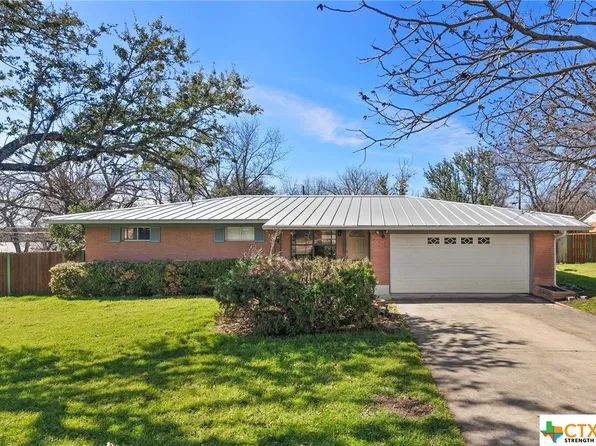 104 N Willis St, Lampasas, TX 76550