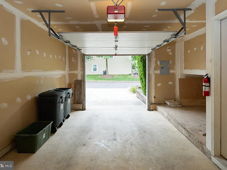3604 Carriage Ct N — Photo 19