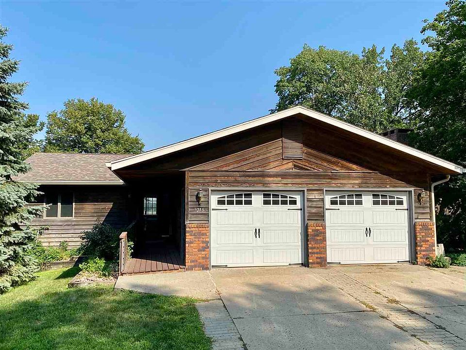 1st image of 3218 Center Lake Dr