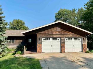 3218 Center Lake Dr, Spirit Lake, IA 51360