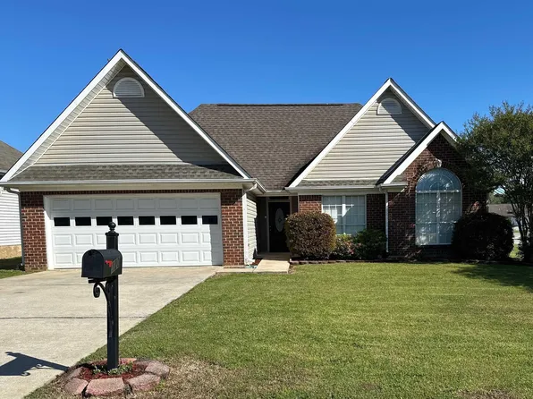 120 Camden Lake Dr, Calera, AL 35040