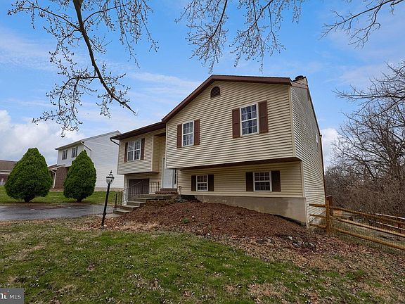 2nd image of 3333 Druck Valley Rd