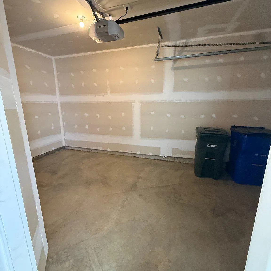 3 bed, 3.5 bath, 1818 sqft, $2,800 — Photo 3