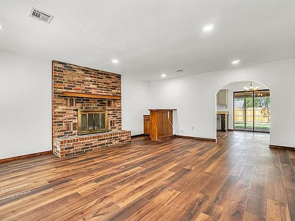 5th image of 213 Magnolia Ave