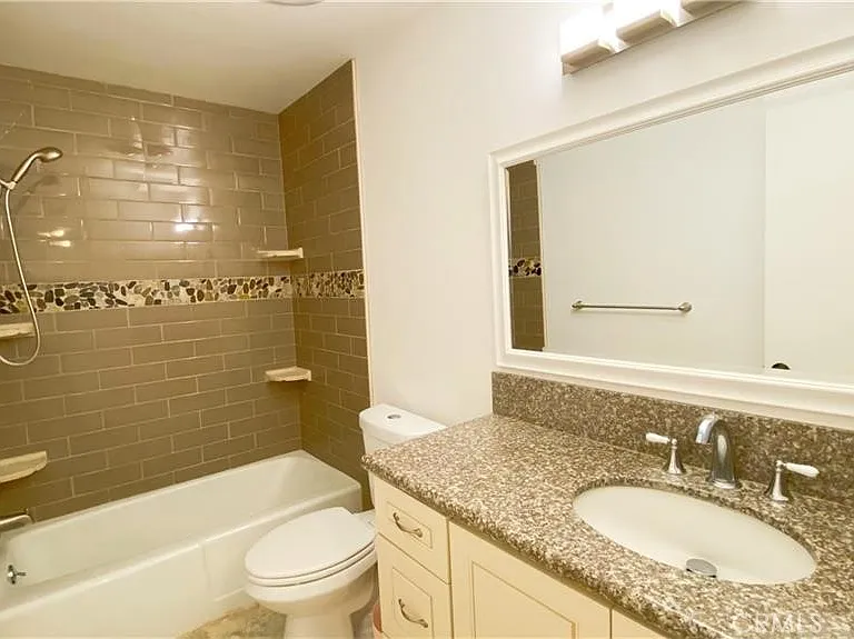 5901 Canterbury Dr #11 — Photo 12