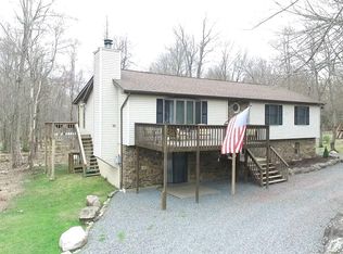122 Wyalusing Dr, Pocono Lake, PA 18347